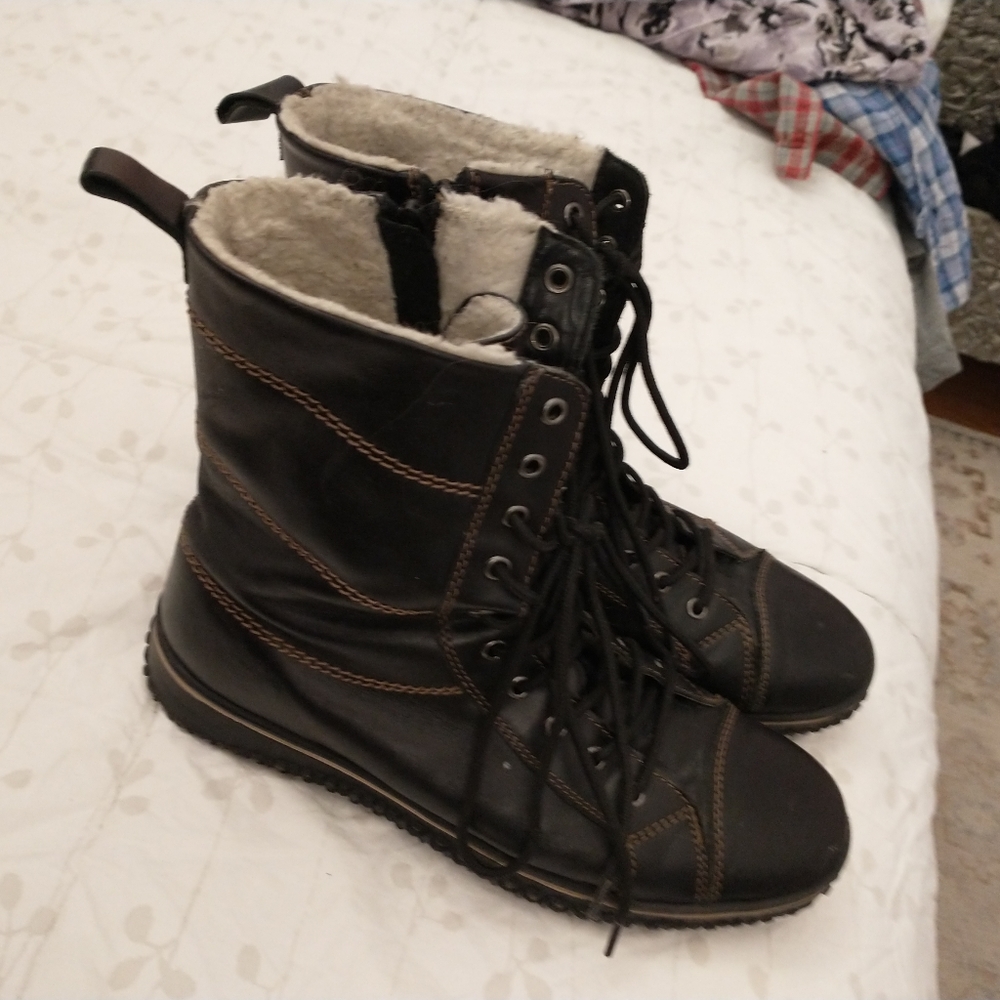 Ladies leather boots